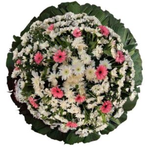 Coroa de flores cor rosa e branca