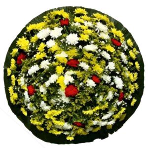 coroa de flores cores sortidas vermlha, branca e amarela